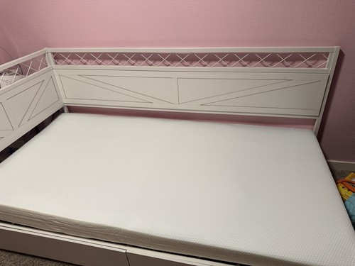 Day bed - day,