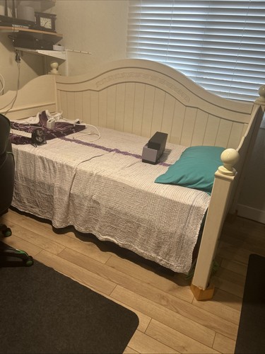 Day bed - day,